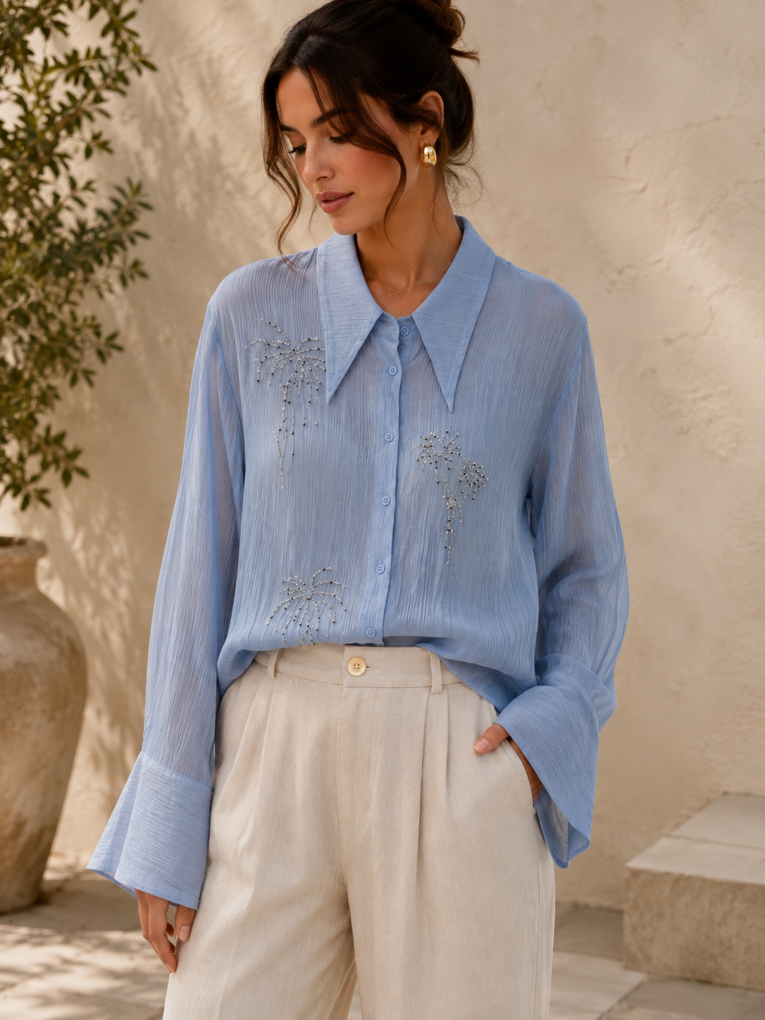 Blus med glittrande broderier