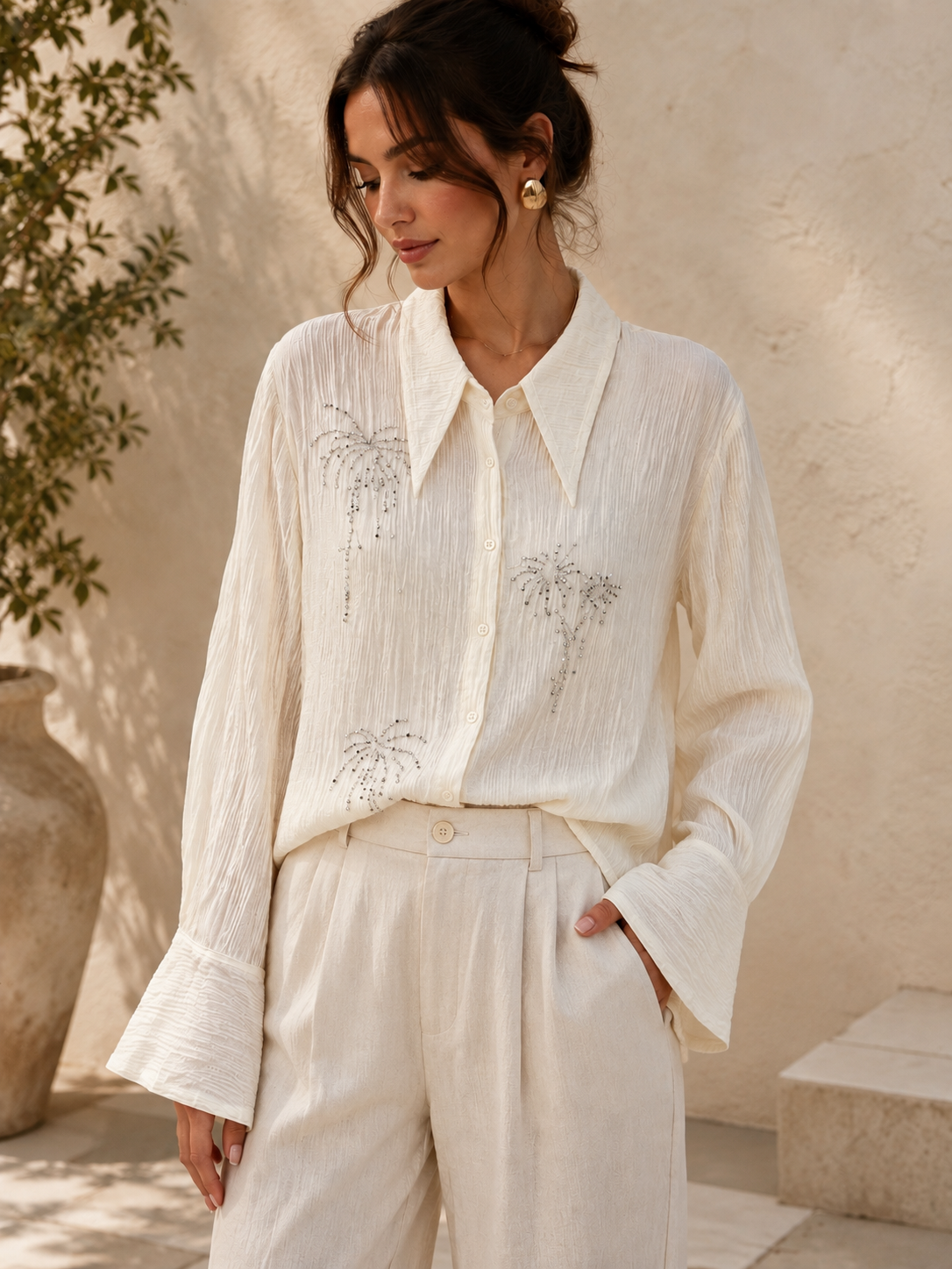 Blus med glittrande broderier